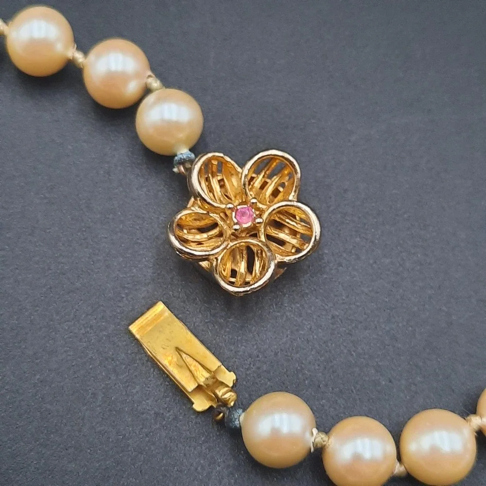 Vintage Faux Pearl Necklace with Goldtone Flower Clasp and Pink‎ Rhinestone